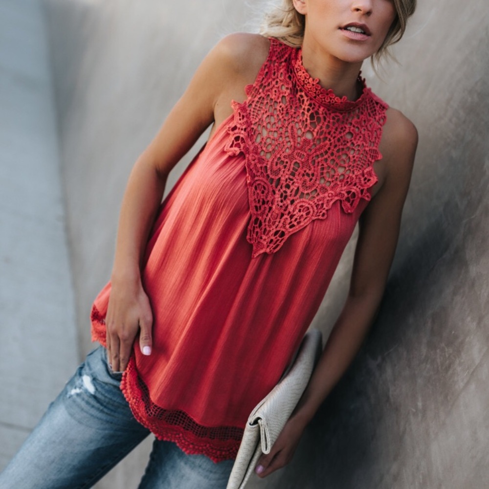 Coral crochet flowy top - Picture 3 of 4